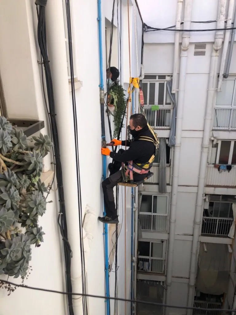 Trabajos-de-fontanería-en-altura-hidro-expres-castellon